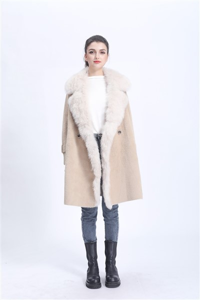 Kako stilizirati plavi krzneni kardigan?